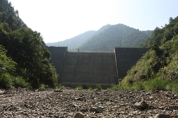 龙溪电站硬壳坝（坝高42米）